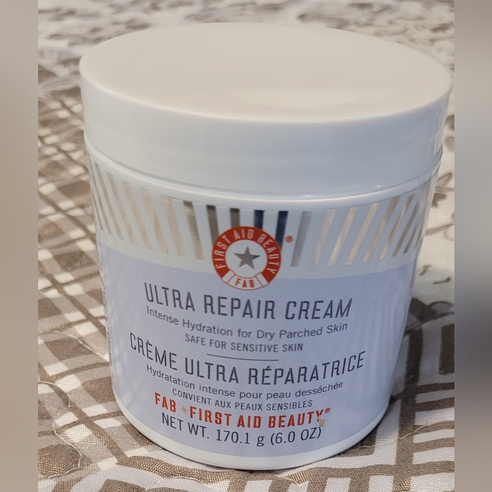 First Aid Beauty FAB ultra repair cream